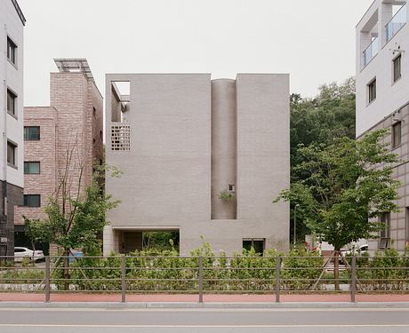 Raw House Offers a Sanctuary in Seoul Using Raw Materials and Simple Forms - 1