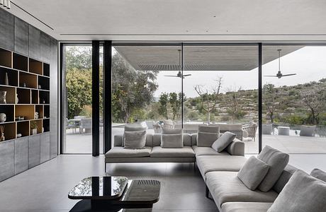 Hillside House by Dan and Hila Israelevitz Architects