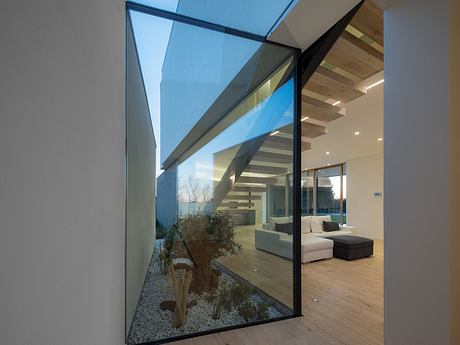 [FRA]me: Contemporary Architecture with Unique Geometric Elements - 5