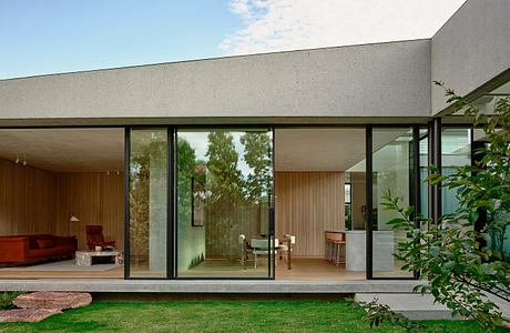 Fairfield Courtyard House Transforms 19th-Century Residence into Modern Haven