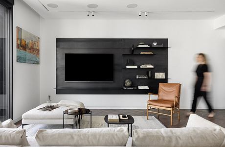 E Apartment by Maya Sheinberger