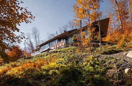 La Flèche Residence Reimagines Mountain Chalet with Timeless Elegance
