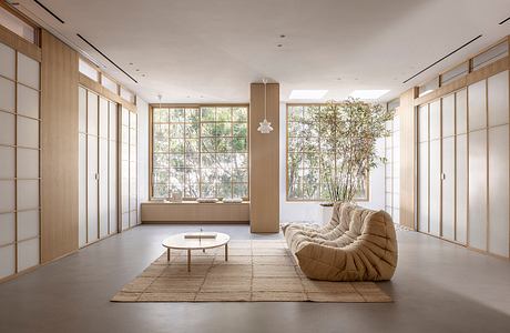 Minimalist Bauhaus by Tal Goldsmith Fish design studio