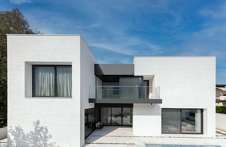 ON House by NOIR office