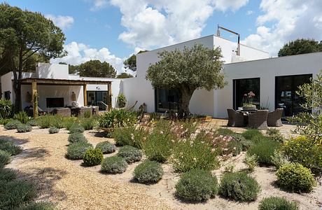 Villa Comporta by Sabrab Architecture