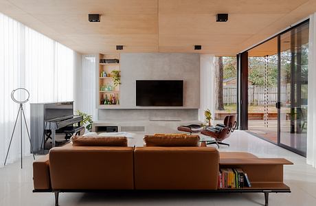 Mahogany House by R Architecture