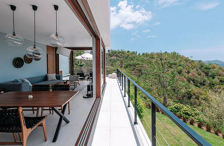 Selong Selo Villa 12D by ALT Design & Construction