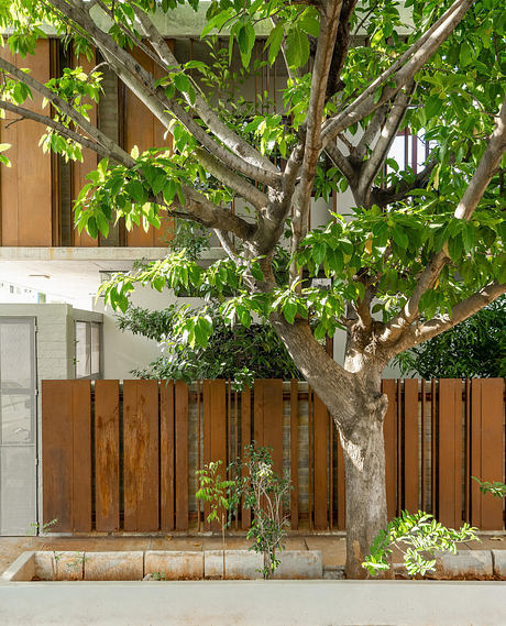 Weathered House by Kamat & Rozario Architecture - 6