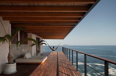 Casa Yuri by Zozaya Arquitectos