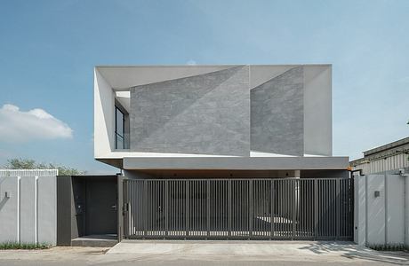 17 Ong-Sa House by Poonsook Architects