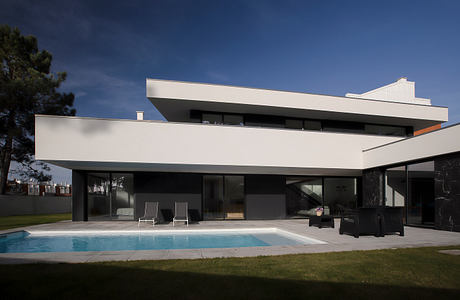 Casa Cabedelo HD by Valdemar Coutinho Arquitectos