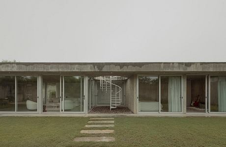 Casa Clausura by Agustin Lozada