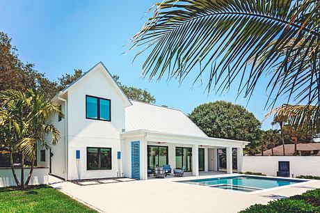 Central Beach Contemporary by Swarc Studio - 1