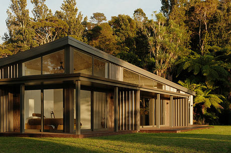 Kokako Heights House On a Wild Bluff Facing Whale Island in Matatā - 1