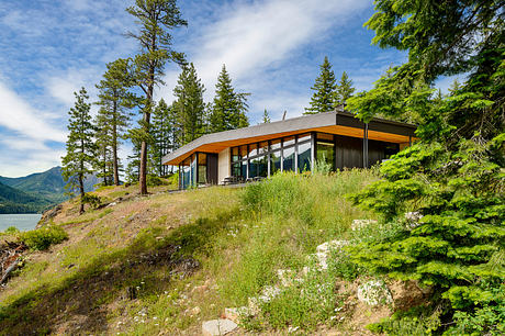 Lake Cle Elum Shapes A Modern Cabin For Snow, Sun, And Fire Year-Round - 1