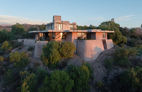 OF. Brutal Honesty: Concrete Terraces Embrace Andean Desert Vistas