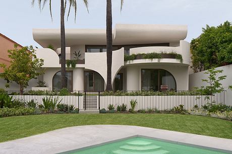 Onda: Fluid Forms Recast a Perth Bungalow With City-Facing Rooms Today - 1