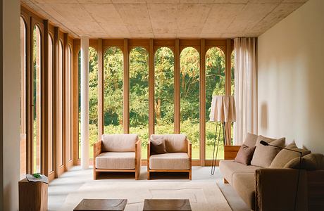 Sankt Göres Refines Arches, Oak for Quiet Living in Düsseldorf