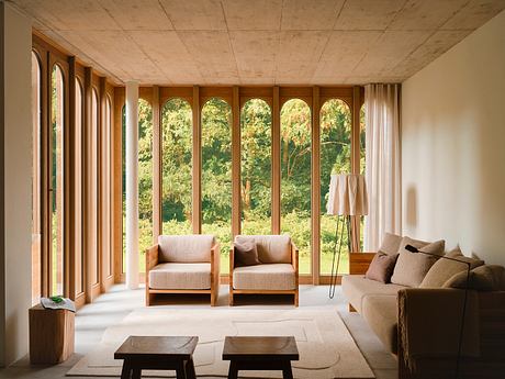 Sankt Göres Refines Arches, Oak for Quiet Living in Düsseldorf - 1