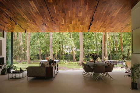 Travelers’ House: Tent-Like Roof Orients Life Around a Central Atrium - 1