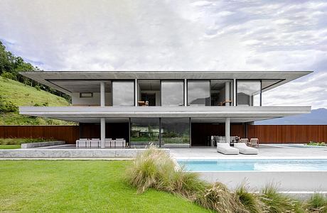 Wall House by Gabriela Casagrande Arquitetura