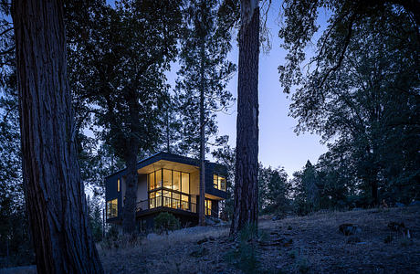 Yosemite Cabin Recasts a Tight Plan Into a Family Mountain Haven