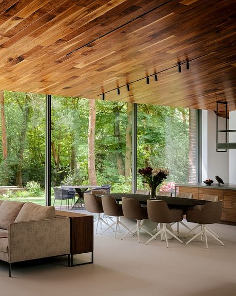 Travelers’ House: Tent-Like Roof Orients Life Around a Central Atrium - 2