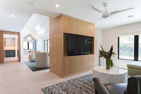 Central Beach Contemporary by Swarc Studio - 3