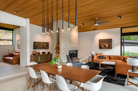 Lake Cle Elum Shapes A Modern Cabin For Snow, Sun, And Fire Year-Round - 3