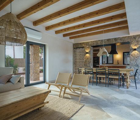 Casa del Sol: Courtyard House Rooted in Stone, Shade, Water Ritual - 4