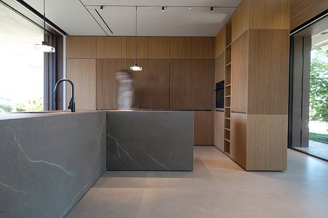 House in Misano Adriatico Pairs Warm Wood With Cool Stone Surfaces - 4