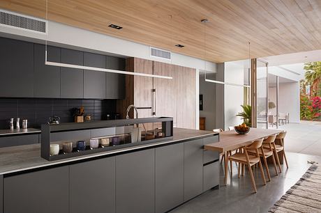 Palm Springs: Sun-Smart Courtyard Living for the Desert Climate Home - 4