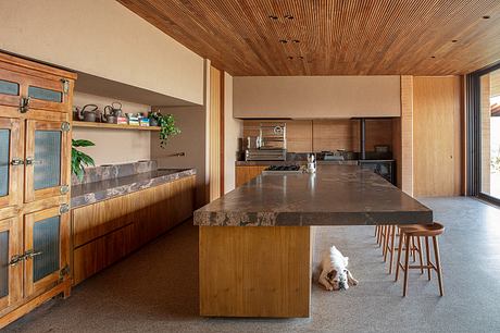 Taipa House Reimagines Vernacular Taipa For a Warm Modern Retreat - 4