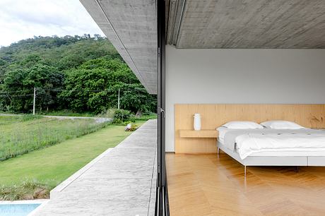 Wall House by Gabriela Casagrande Arquitetura - 3