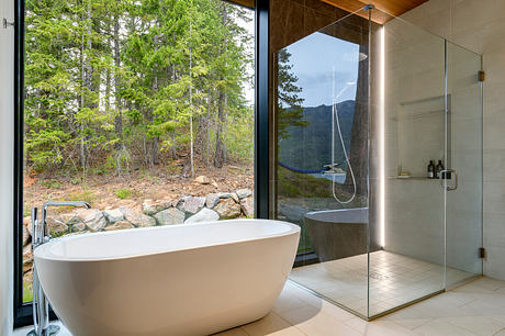 Lake Cle Elum Shapes A Modern Cabin For Snow, Sun, And Fire Year-Round - 5