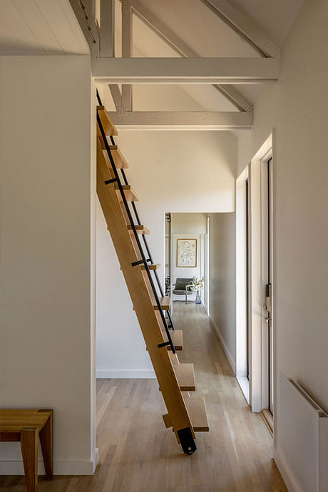 North South House Suspends a Family Cabin Above a Forested Ridge Site - 5