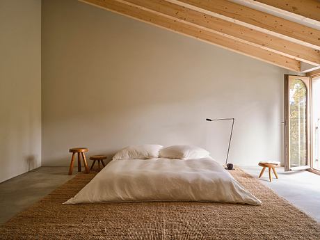 Sankt Göres Refines Arches, Oak for Quiet Living in Düsseldorf - 5