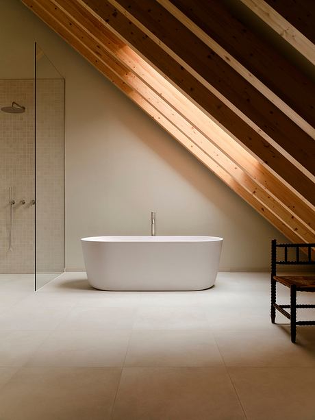 Sankt Göres Refines Arches, Oak for Quiet Living in Düsseldorf - 6