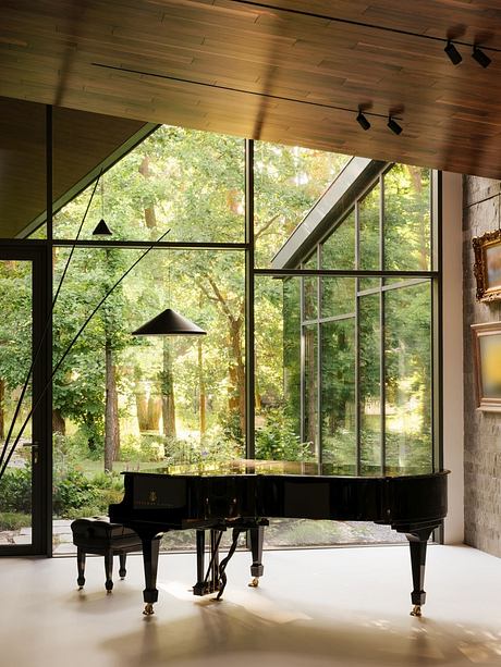 Travelers’ House: Tent-Like Roof Orients Life Around a Central Atrium - 5