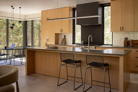 Yosemite Cabin Recasts a Tight Plan Into a Family Mountain Haven - 5