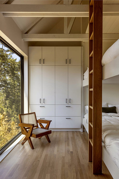 North South House Suspends a Family Cabin Above a Forested Ridge Site - 7