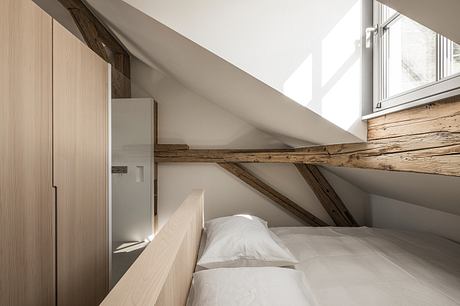 Altes Gericht: Maple Calm and Light in a Historic Klausen Apartment - 7