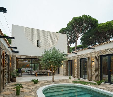 Casa del Sol: Courtyard House Rooted in Stone, Shade, Water Ritual - 7