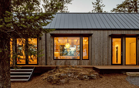 North South House Suspends a Family Cabin Above a Forested Ridge Site - 9