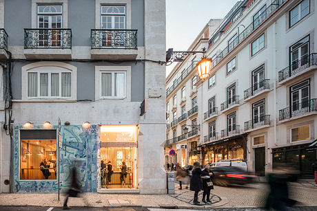 Pastelaria Alcôa: Wood, Stone, and Copper Revive a Lisbon Bakery Shop - 7