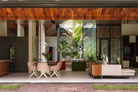 Travelers’ House: Tent-Like Roof Orients Life Around a Central Atrium - 8