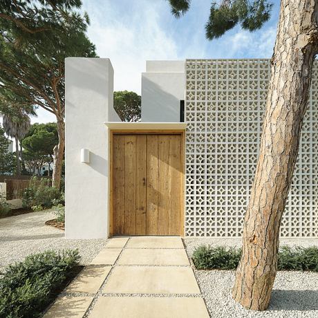 Casa del Sol: Courtyard House Rooted in Stone, Shade, Water Ritual - 8