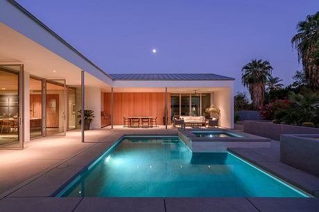 Palm Springs: Sun-Smart Courtyard Living for the Desert Climate Home - 9