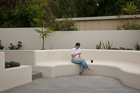 Onda: Fluid Forms Recast a Perth Bungalow With City-Facing Rooms Today - 6