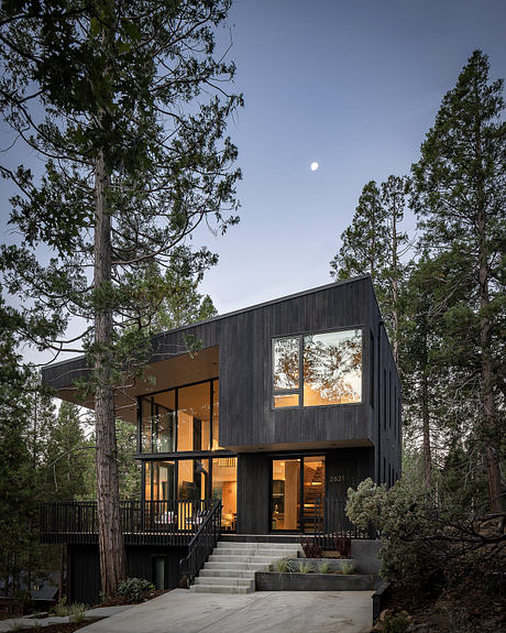 Yosemite Cabin Recasts a Tight Plan Into a Family Mountain Haven - 9